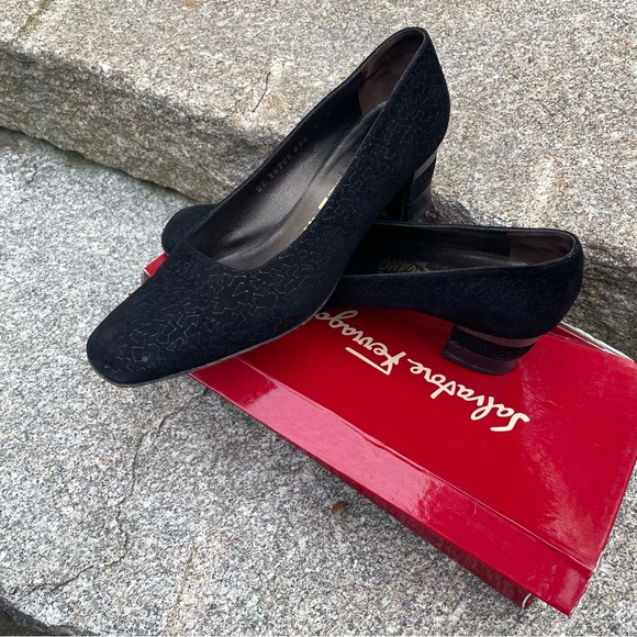 Salvatore Ferragamo Suede Pumps - Picture 3 of 10